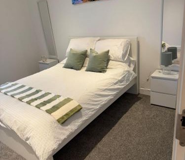 Stratford Apartment | Beautiful 2 BD spacious Apt in Stratford City