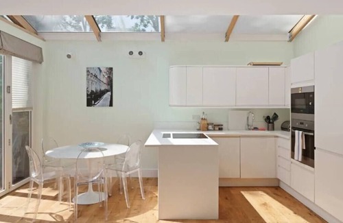 Westbourne Apartment | Beautiful 2-Bed Notting Hill Apt with Garden