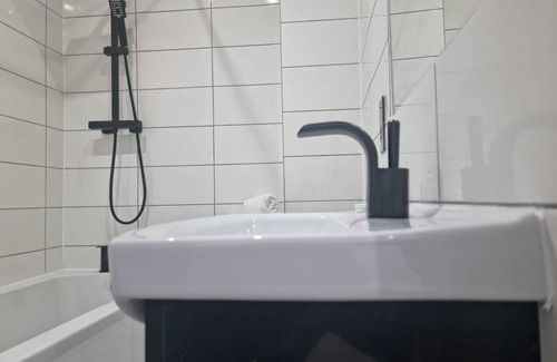 South Benfleet Apartment | Beautiful 2-Bedroom Apartment with Parking