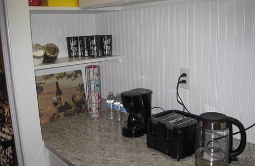 Citrus Heights Apartment | Beautiful 2 Bedroom Suite and Bath W/Private Entrance "A"