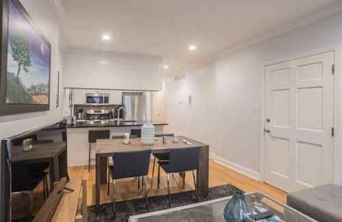Graduate Hospital Condo | Beautiful 2 bedroom in Graduate Hospital w Back Patio