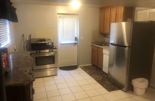 South Weber House | Beautiful 2 bedroom 1 bathroom guest house