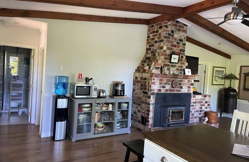 Terra Nova Cottage | Beautiful 2 bedroom cottage on the pond conveniently located