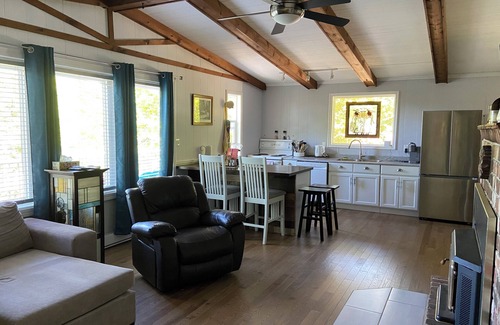 Terra Nova Cottage | Beautiful 2 bedroom cottage on the pond conveniently located