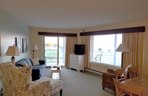 Glen Cove Condo | Beautiful 2-Bedroom Condo on Penobscot Bay in Rockport ME Oct 10-Oct 17, 2025