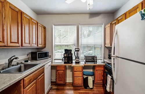 Gainesville Apartment | Beautiful 2 bedroom 2 bath apartment close to UF