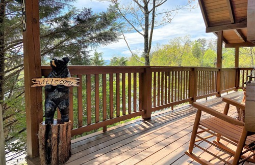 Black Bear Falls Cabin | Beautiful 2 Bedroom/2 Master Bath cabin in Black Bear Falls Resort!