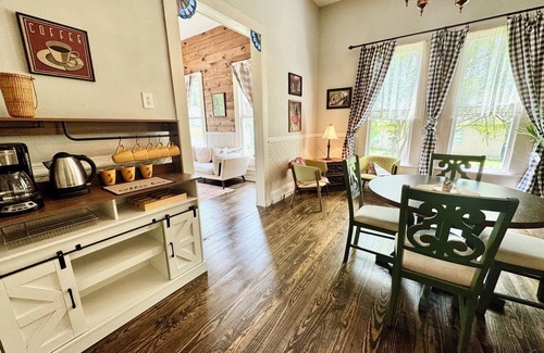 Livingston Cottage | Beautiful 2-bedroom Victorian cottage for 6 near lake, casino, and downtown!