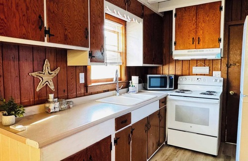 Crescent Beach Apartment | Beautiful 2 BDR across from the beach #1
