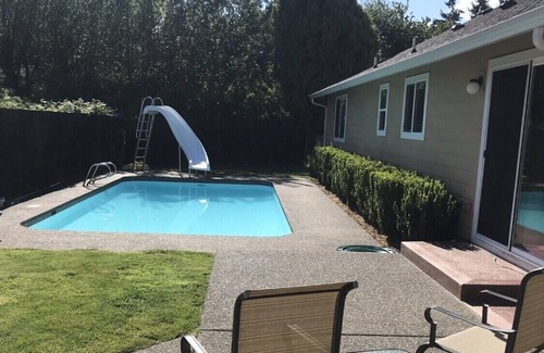 South Colby House | Beautiful 3 bed 2 bath house 2mi from ferry to downtown Seattle