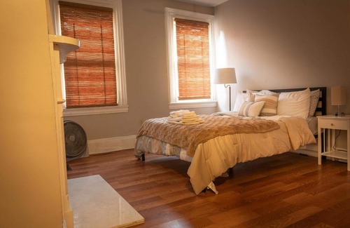Central Northside Apartment | Beautiful 3-Bed Home w Parking Near AGH