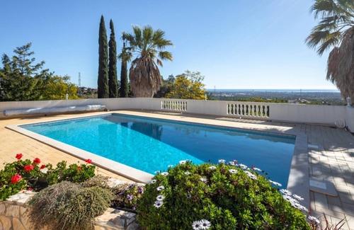 Se Villa | Beautiful 3-Bed Villa in Faro Spool & Seaview