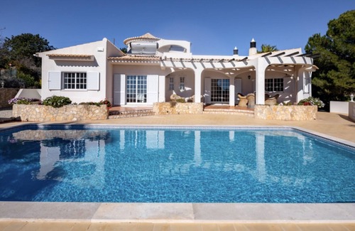 Se Villa | Beautiful 3-Bed Villa in Faro Spool & Seaview
