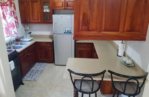Mandeville House | Beautiful 3 bedroom Townhouse- 1.2km Town Center