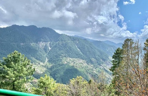 Nathia Gali Apartment | Beautiful 3 bedroom furnished Apartment facing towards the mountains