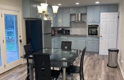 Forest Park House | Beautiful 3-Bedroom, Relaxing Stay in Morrow