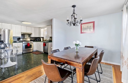 Waltham Apartment | Beautiful 3BD/1BA apartment W Parking 6274