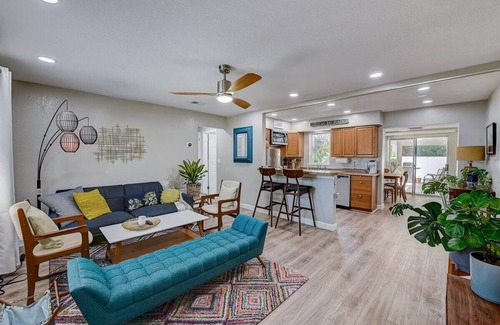 Walsingham House | Beautiful 3bd 2ba POOL Home near 15-20 min from Clearwater FL