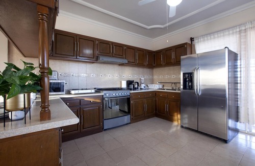 El Centenario House | Beautiful 3Br/3Ba home, totally equipped with pool, great for familes!