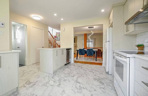 Brossard House | Beautiful 4 bedroom house with cozy patio 10 minutes from Montreal!