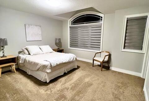 London House | Beautiful 4 Bedroom House With a Indoor Fireplace