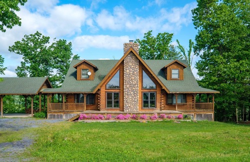 Timberville Cabin | Beautiful 4 Bedroom Log Cabin | Shenandoah Valley (NEW STOVE)