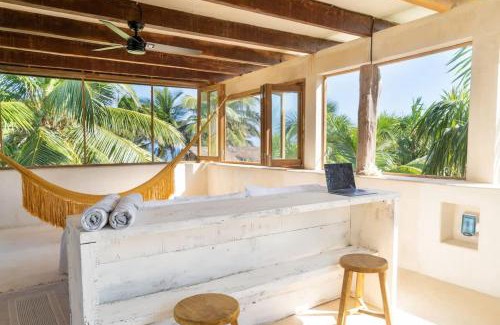 Zona Hotelera Villa | Beautiful 5 BR Beachfront Villa