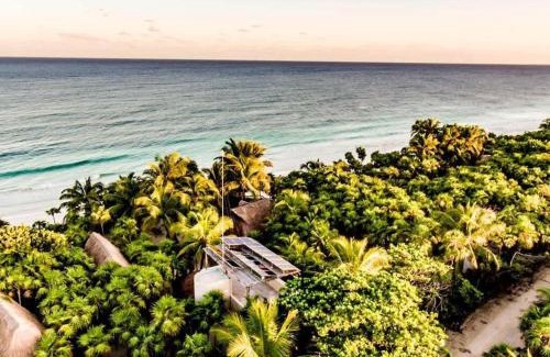 Zona Hotelera Villa | Beautiful 5 BR Beachfront Villa
