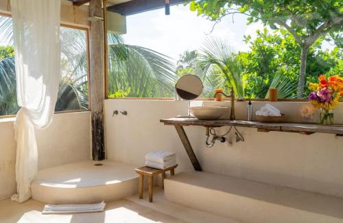 Zona Hotelera Villa | Beautiful 5 BR Beachfront Villa