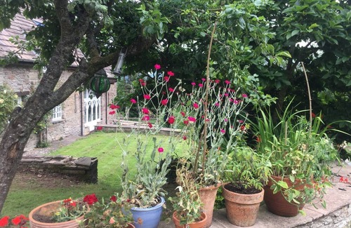 Llanfihangel Tal-y-llyn Cottage | Beautiful 6-bed Home in Brecon