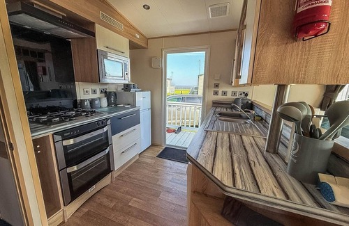 Hopton on Sea House | Beautiful 8 berth caravan with decking at Hopton Holiday Village ref 80016W