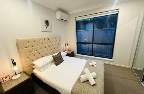 Austral House | Beautiful Air Austral with AC and built-in wardrobe