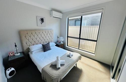 Austral House | Beautiful Air Austral with AC and built-in wardrobe
