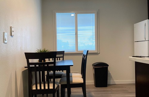 Noddin House | Beautiful and Bright 2/1 Bedroom Bath w/85 MB Wifi & Samsung Smart TV