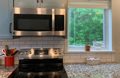 Montpelier House | Beautiful and Bright Modern Home across from the River!