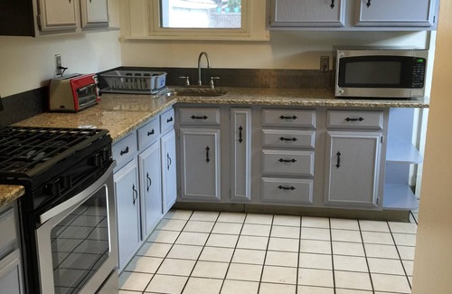 Squirrel Hill South Apartment | Beautiful and close to Downtown