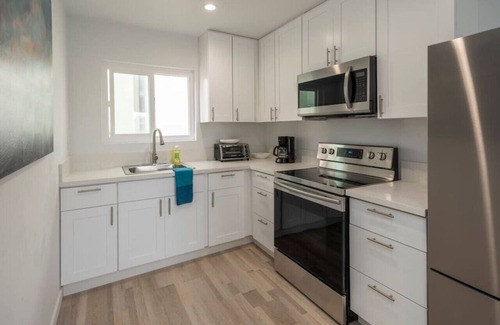 Marina Peninsula Apartment | Beautiful and Spacious 1 Bed, Steps to the Beach!