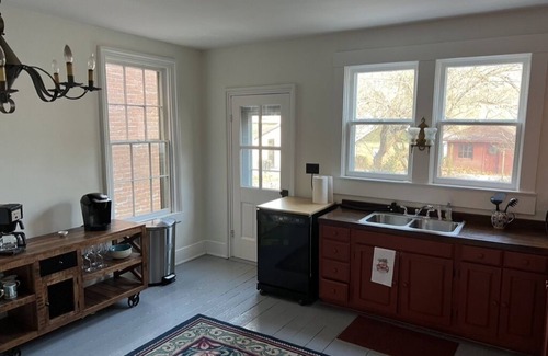 Madison House | Beautiful and spacious 3BR historic home centrally located in downtown, Madison.
