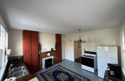 Madison House | Beautiful and spacious 3BR historic home centrally located in downtown, Madison.