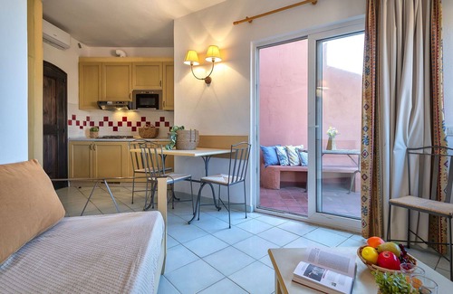 Canneddi Apartment | Beautiful apartment for 4 people with A/C, WIFI, pool, TV, terrace, pets allowed and parking