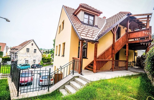 Cesky Krumlov Apartment | Beautiful apartment for 5 people with WIFI, patio, pets allowed and parking