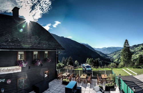 Donnersbach Apartment | Beautiful apartment for 6 guests with WIFI, TV, patio, pets allowed and parking