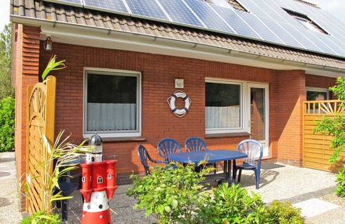 Sehestedt Apartment | Beautiful apartment for 4 people with WIFI, TV, terrace, pets allowed and parking