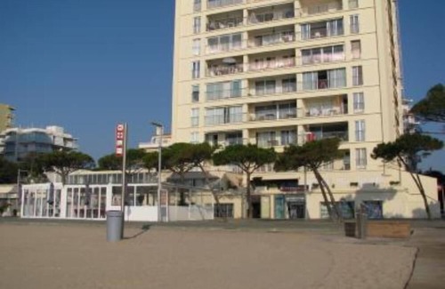 Platja d'Aro Apartment | Beautiful apartment in residence feet in water
