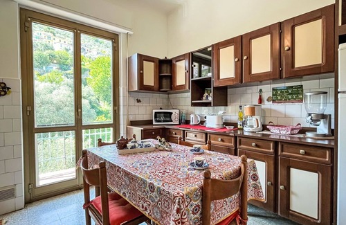 Pietrabruna Apartment | Beautiful apartment for 5 people with WIFI, TV, balcony, pets allowed, panoramic view and parking