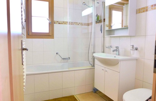 Kandersteg Apartment | Beautiful apartment for 4 people with WIFI, TV, balcony, panoramic view and parking