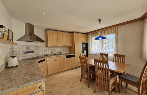 Saas-Fee Apartment | Beautiful apartment for 6 people with WIFI, hot tub, TV, balcony and pets allowed