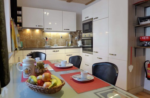 Boenigen Apartment | Beautiful apartment for 3 guests with A/C, WIFI, TV, terrace and parking