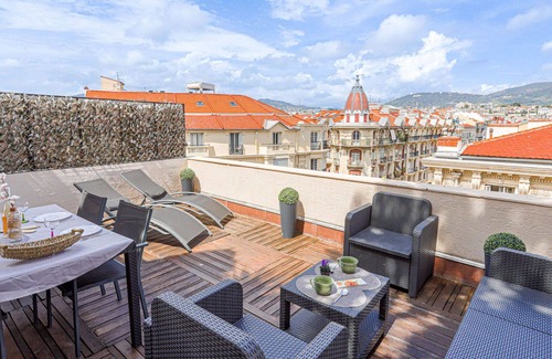 Centre Ville-Gare Apartment | Beautiful apartment for 4 people with WIFI, A/C, TV, terrace, pets allowed and parking