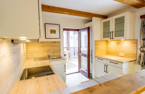 Axams Apartment | Beautiful apartment for 7 people with WIFI, TV, balcony, pets allowed, panoramic view and parking